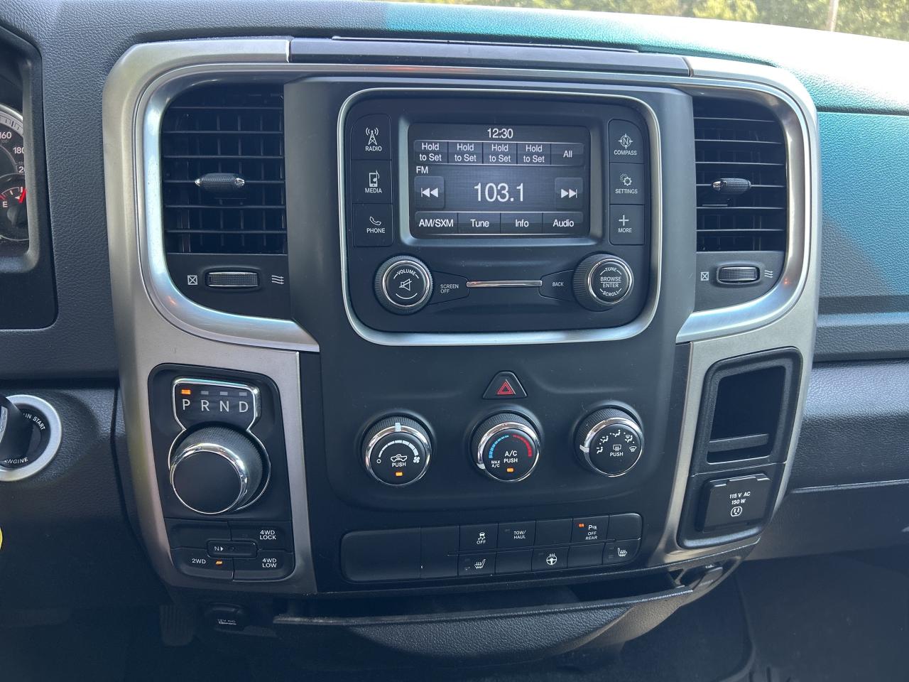2020 RAM 1500 Classic SLT, CLEAN CARFAX, REMOTE START, 6 PASSENGER! Photo