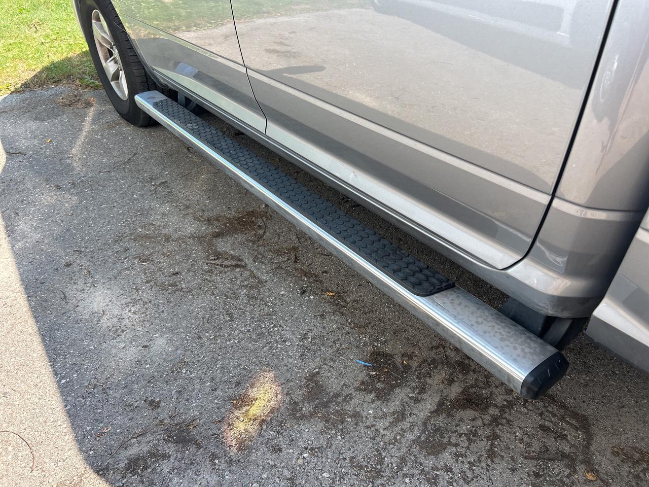 2020 RAM 1500 Classic SLT, CLEAN CARFAX, REMOTE START, 6 PASSENGER! Photo