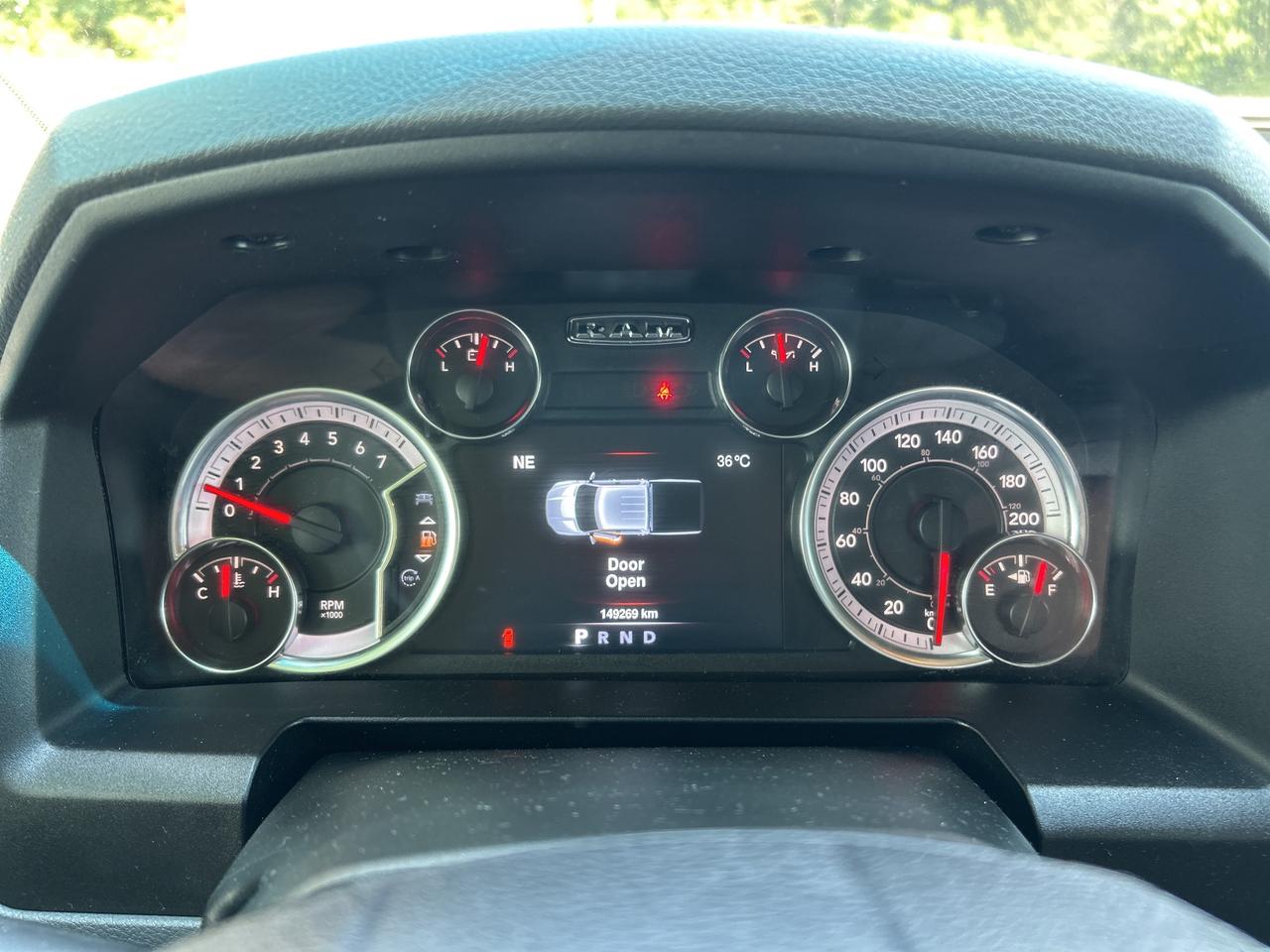 2020 RAM 1500 Classic SLT, CLEAN CARFAX, REMOTE START, 6 PASSENGER! Photo