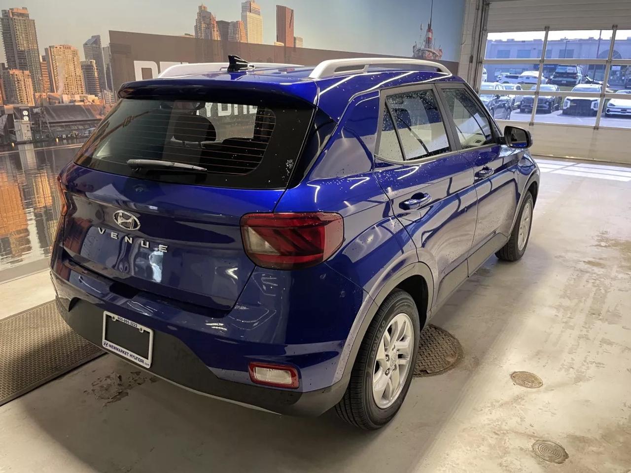2022 Hyundai Venue PREFERRED   HEATED SEATS   HEATED WHEEL   APPLE CA Photo