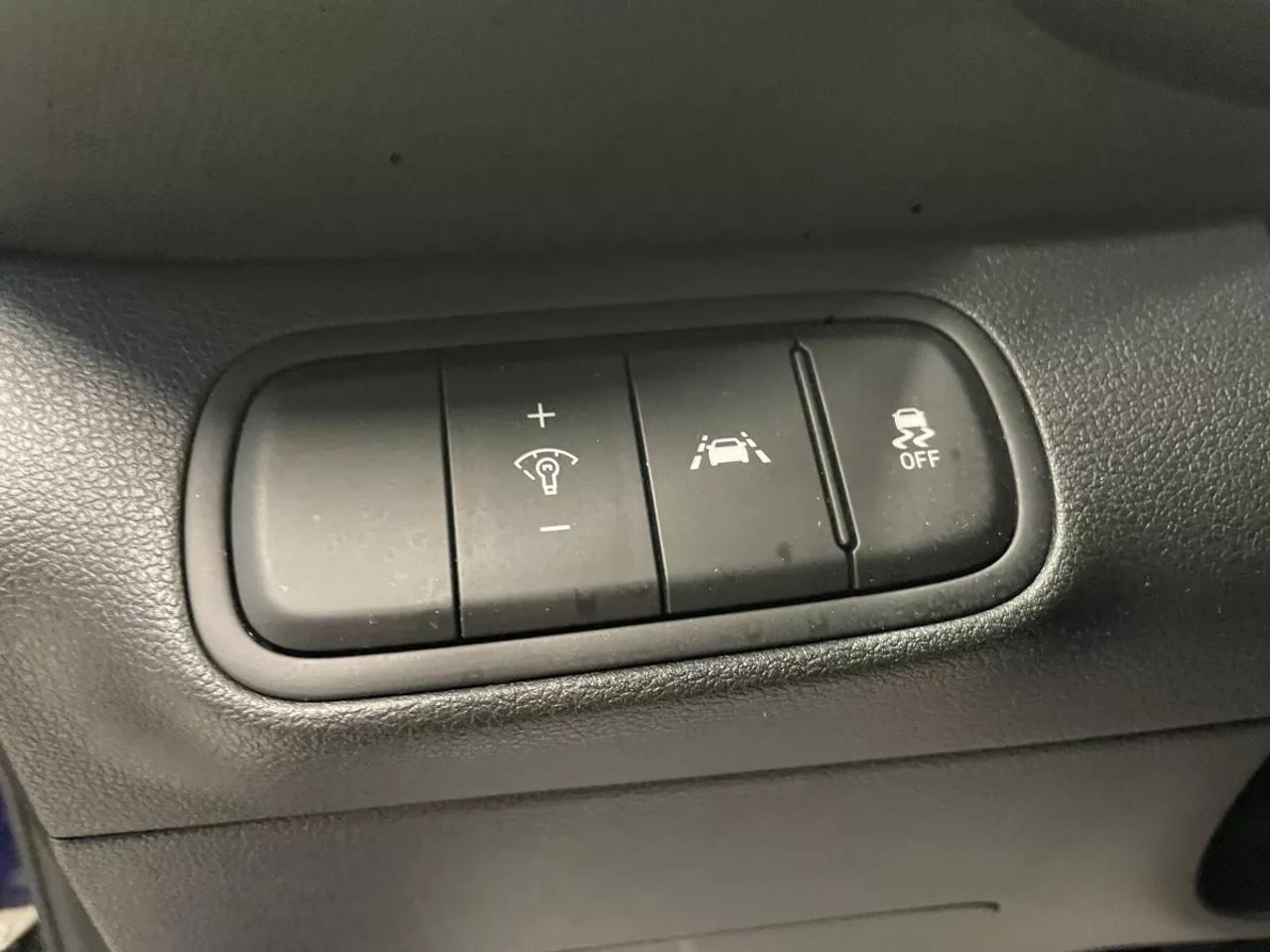 2022 Hyundai Venue PREFERRED   HEATED SEATS   HEATED WHEEL   APPLE CA Photo