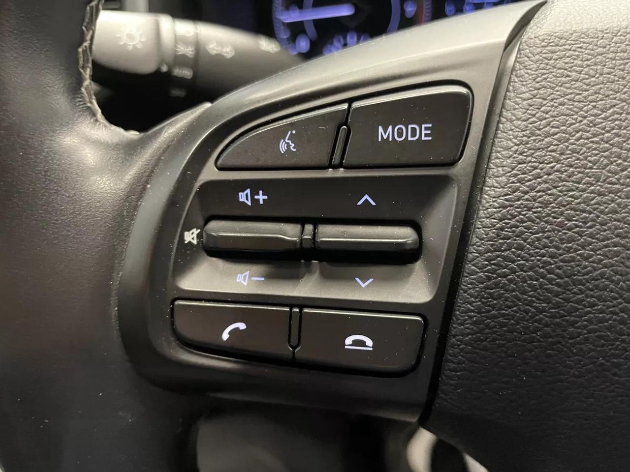2022 Hyundai Venue PREFERRED   HEATED SEATS   HEATED WHEEL   APPLE CA Photo
