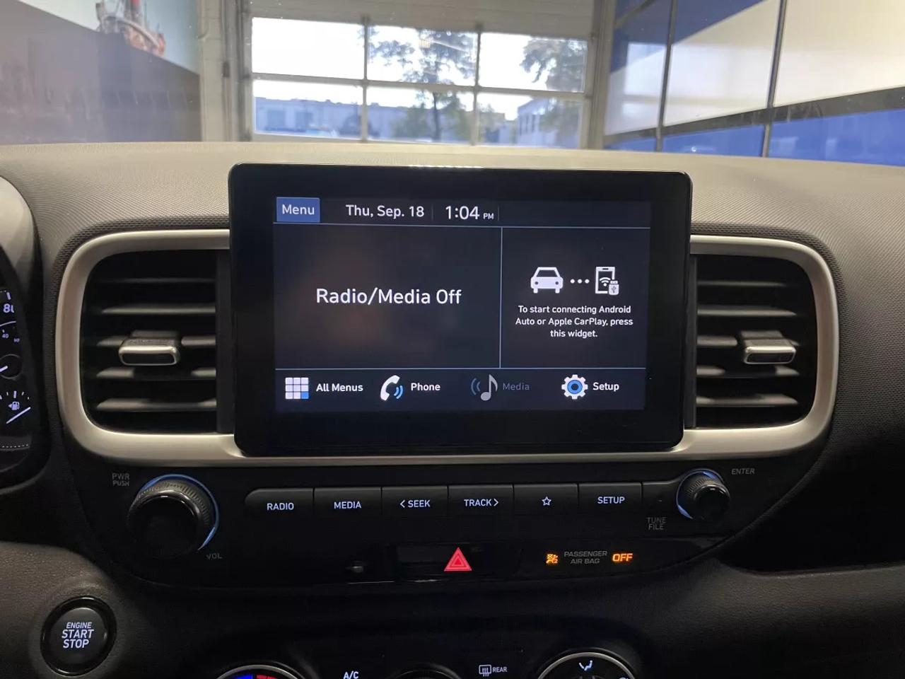 2022 Hyundai Venue PREFERRED   HEATED SEATS   HEATED WHEEL   APPLE CA Photo