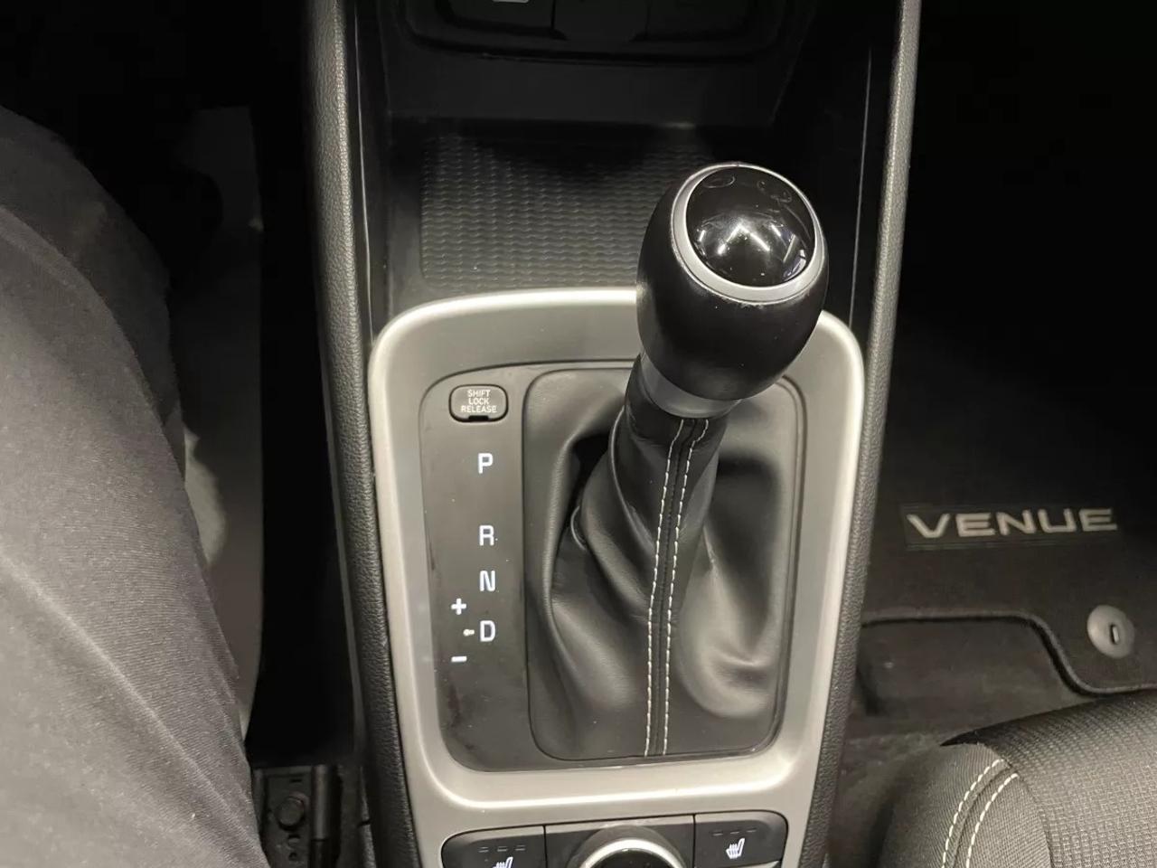 2022 Hyundai Venue PREFERRED   HEATED SEATS   HEATED WHEEL   APPLE CA Photo