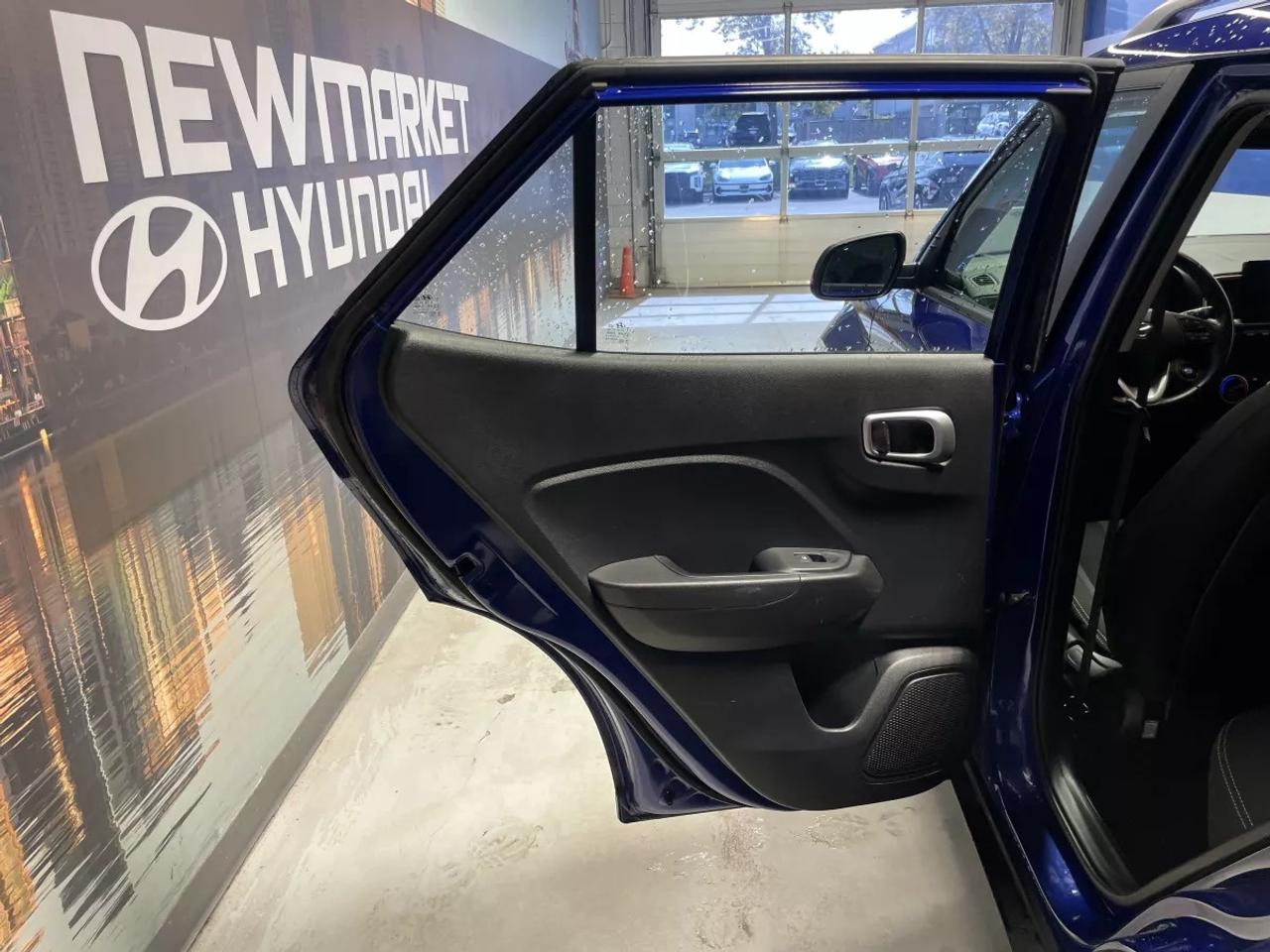 2022 Hyundai Venue PREFERRED   HEATED SEATS   HEATED WHEEL   APPLE CA Photo