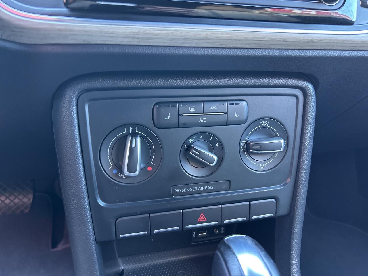 2018 Volkswagen Beetle Convertible TRENDLINE, AUTO, BACK UP CAM, BLINDSPOT MONITORS! Photo