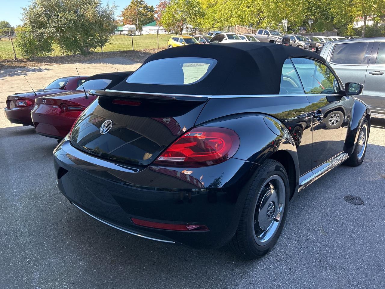 2018 Volkswagen Beetle Convertible TRENDLINE, AUTO, BACK UP CAM, BLINDSPOT MONITORS! Photo4