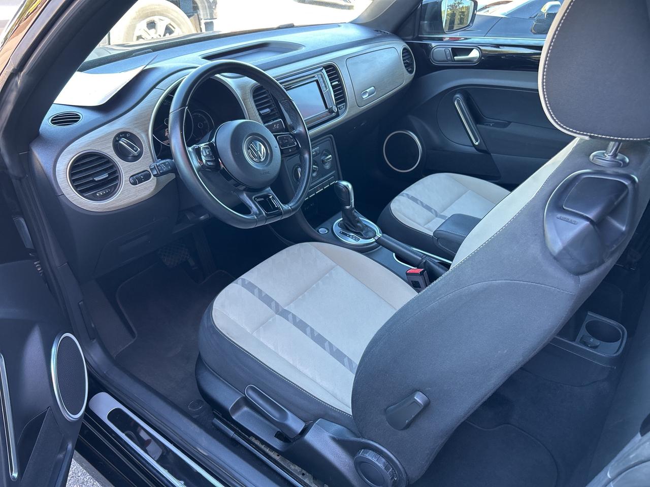 2018 Volkswagen Beetle Convertible TRENDLINE, AUTO, BACK UP CAM, BLINDSPOT MONITORS! Photo