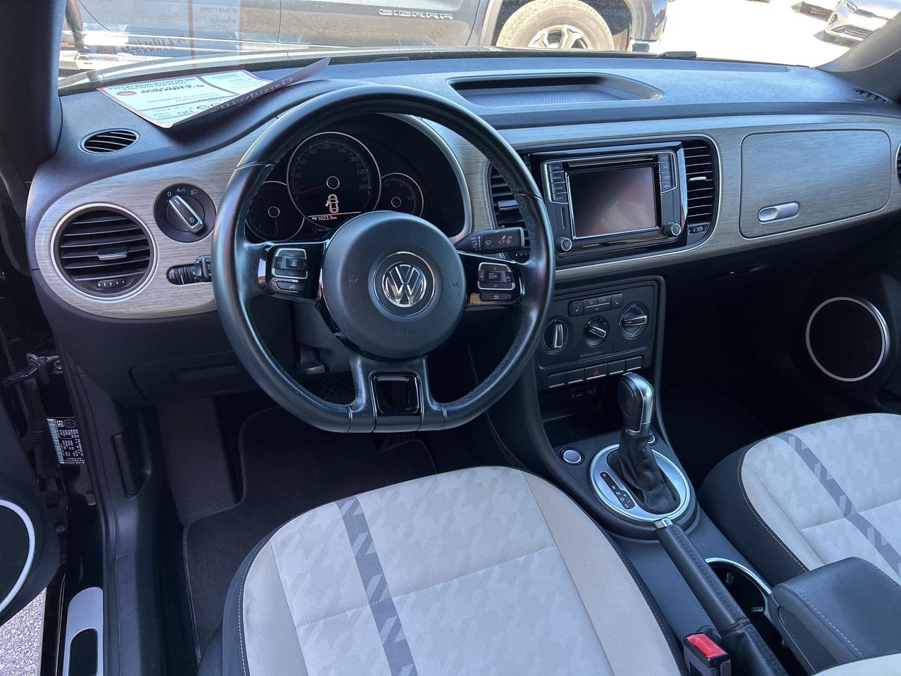 2018 Volkswagen Beetle Convertible TRENDLINE, AUTO, BACK UP CAM, BLINDSPOT MONITORS! Photo