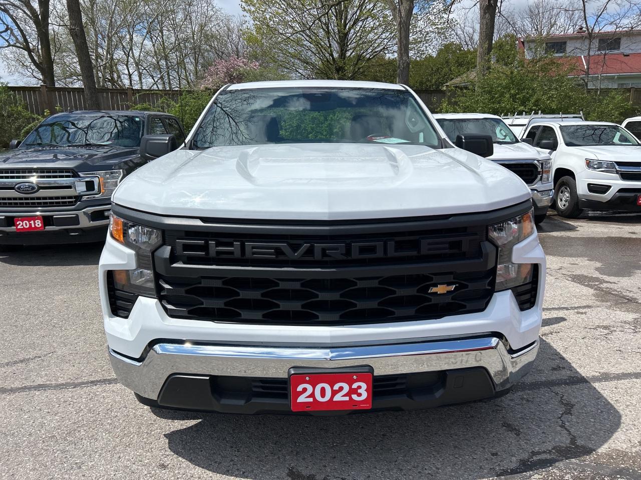 2023 Chevrolet Silverado 1500 CLEAN CARFAX, BALANCE OF FACTORY WARRANTY! Photo2