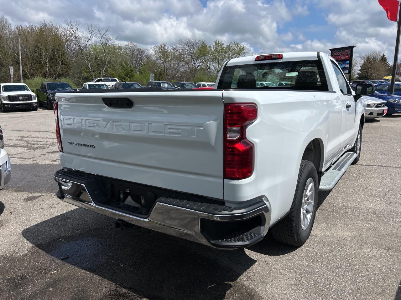 2023 Chevrolet Silverado 1500 CLEAN CARFAX, BALANCE OF FACTORY WARRANTY! Photo