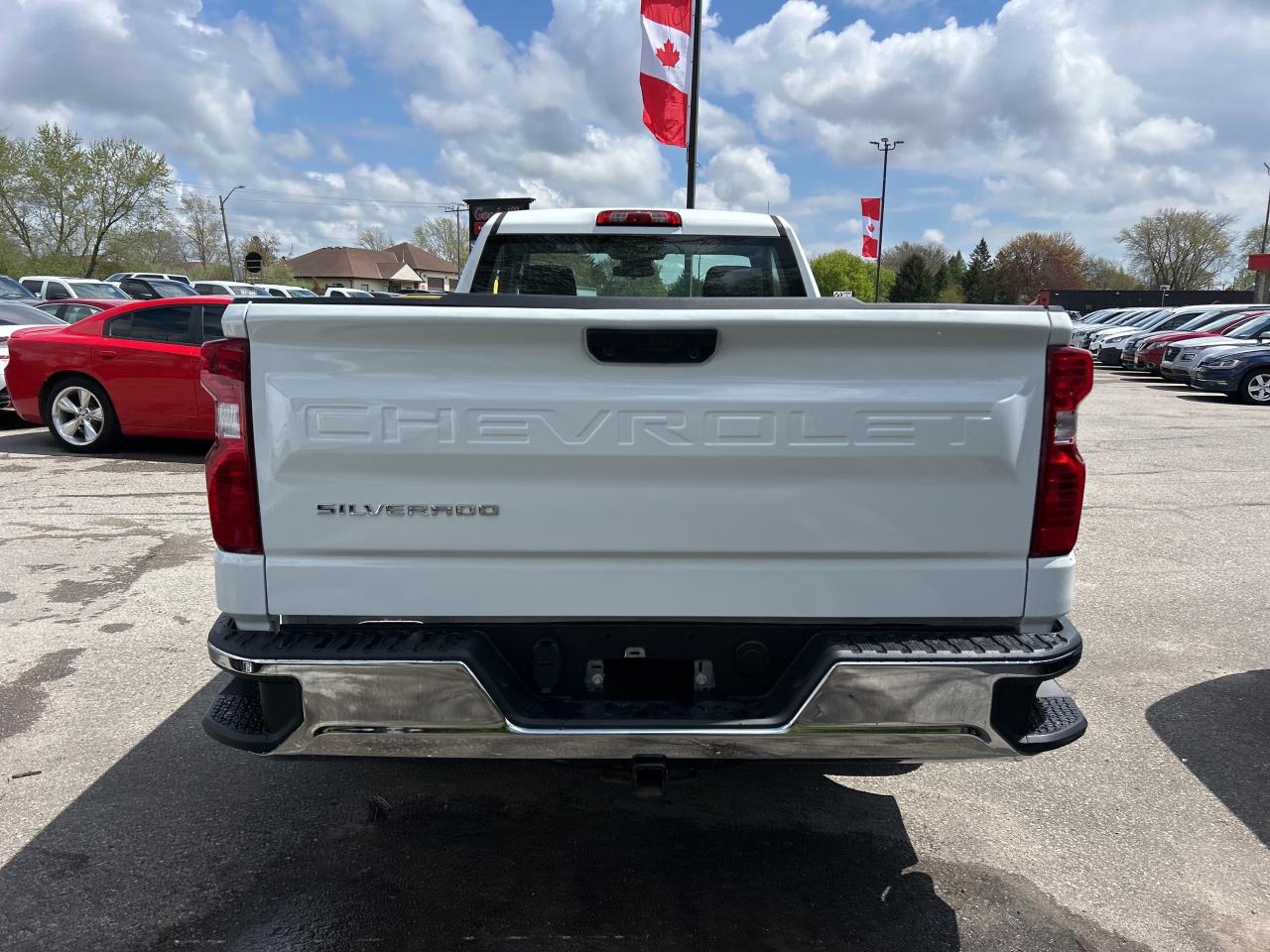 2023 Chevrolet Silverado 1500 CLEAN CARFAX, BALANCE OF FACTORY WARRANTY! Photo