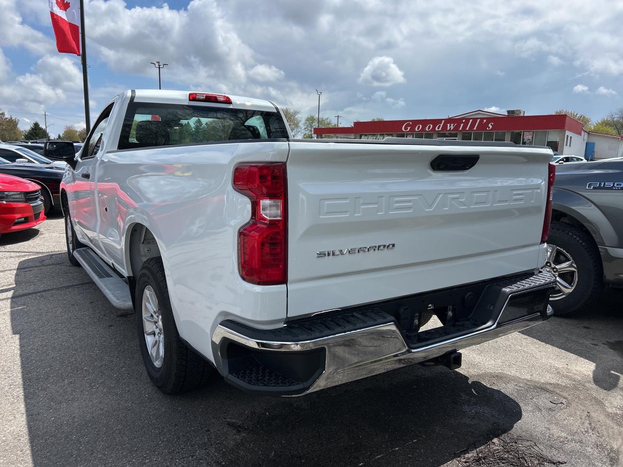 2023 Chevrolet Silverado 1500 CLEAN CARFAX, BALANCE OF FACTORY WARRANTY! Photo