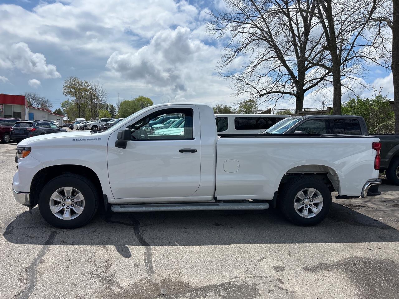 2023 Chevrolet Silverado 1500 CLEAN CARFAX, BALANCE OF FACTORY WARRANTY! Photo