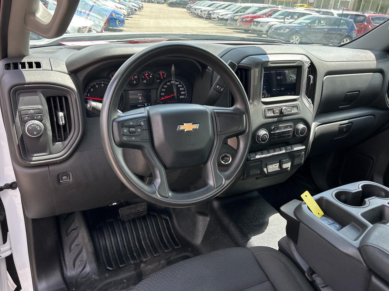 2023 Chevrolet Silverado 1500 CLEAN CARFAX, BALANCE OF FACTORY WARRANTY! Photo