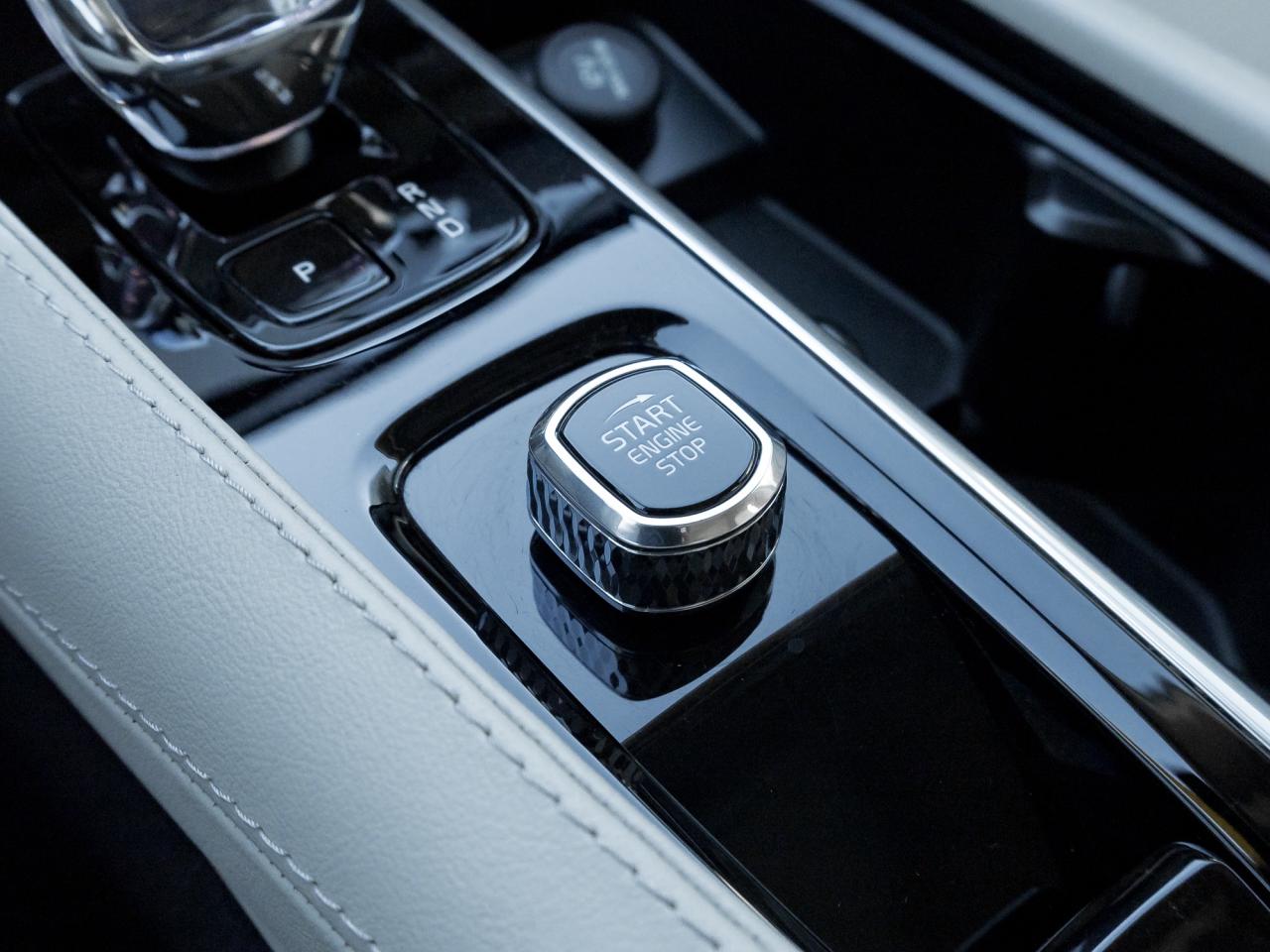 2024 Volvo XC90 B6 AWD Ultimate 7-Seater  MASSAGE SEATS  21 WHEEL Photo