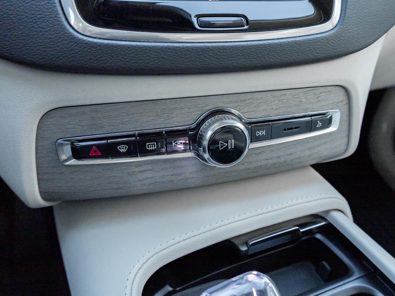 2024 Volvo XC90 B6 AWD Ultimate 7-Seater  MASSAGE SEATS  21 WHEEL Photo