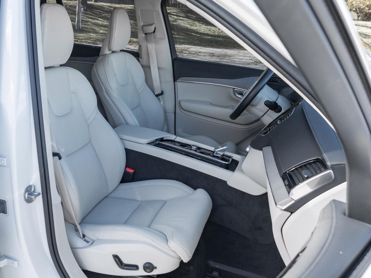 2024 Volvo XC90 B6 AWD Ultimate 7-Seater  MASSAGE SEATS  21 WHEEL Photo