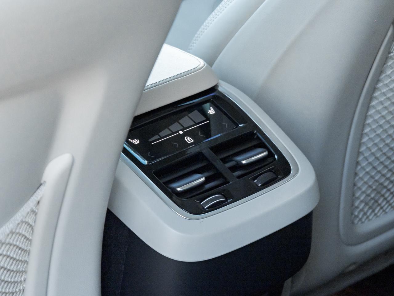 2024 Volvo XC90 B6 AWD Ultimate 7-Seater  MASSAGE SEATS  21 WHEEL Photo