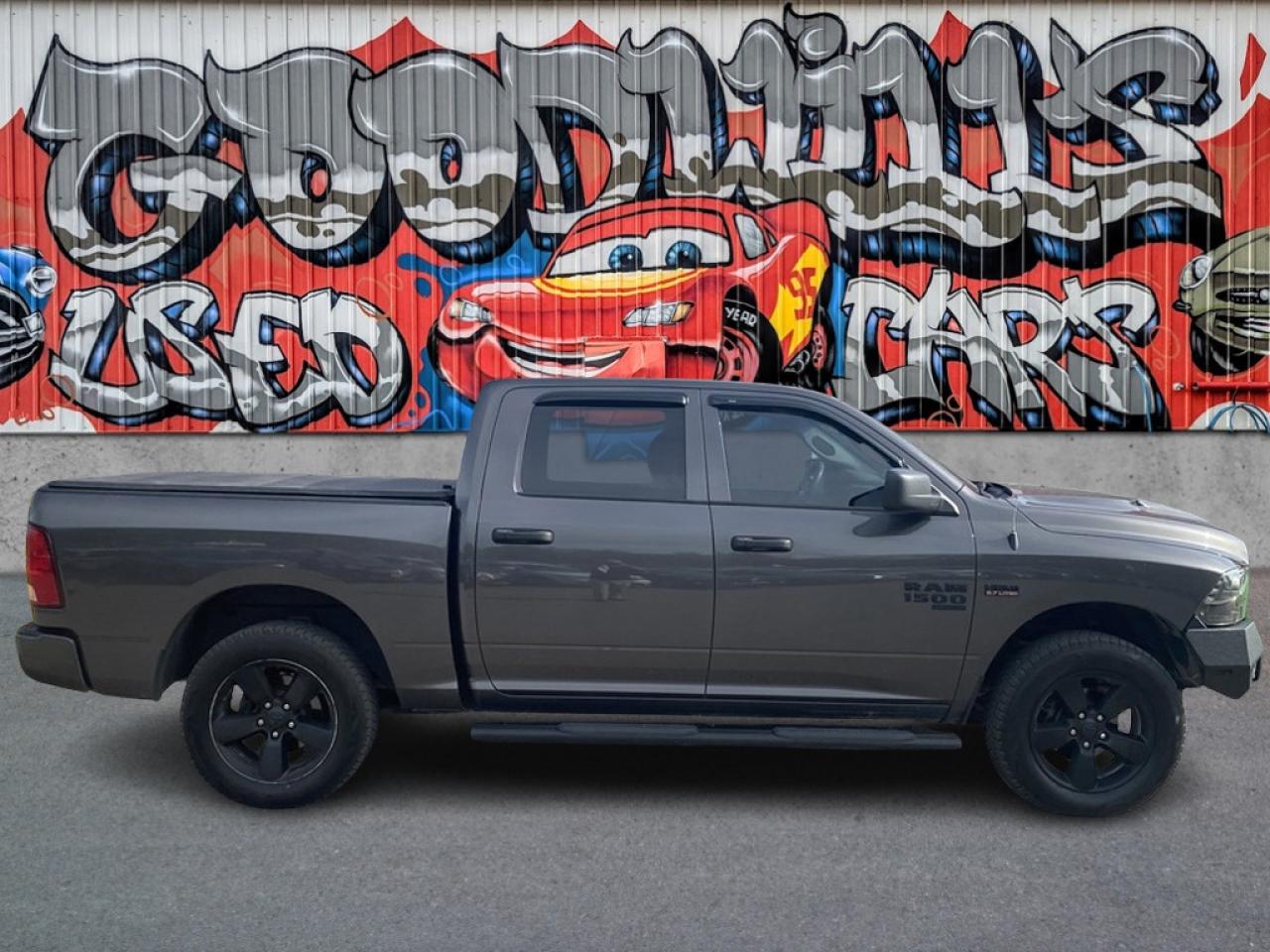 2019 RAM 1500 Classic EXPRESS, CREW CAB, 4X4, 6 PASSENGER! Photo