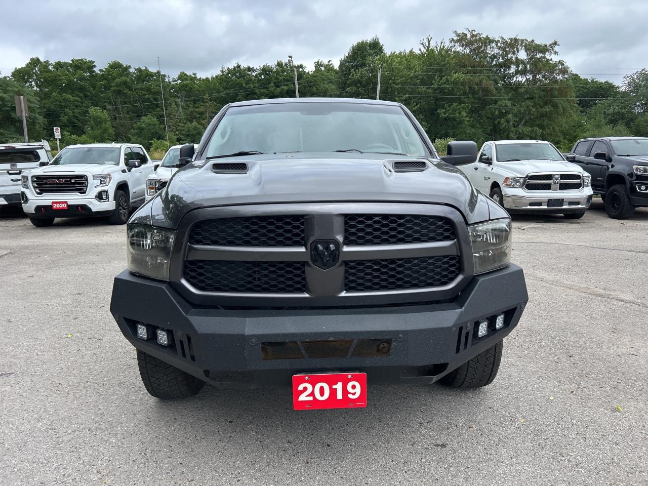 2019 RAM 1500 Classic EXPRESS, CREW CAB, 4X4, 6 PASSENGER! Photo