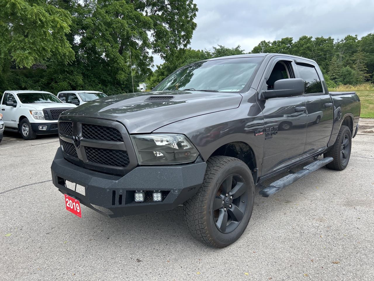 2019 RAM 1500 Classic EXPRESS, CREW CAB, 4X4, 6 PASSENGER! Photo