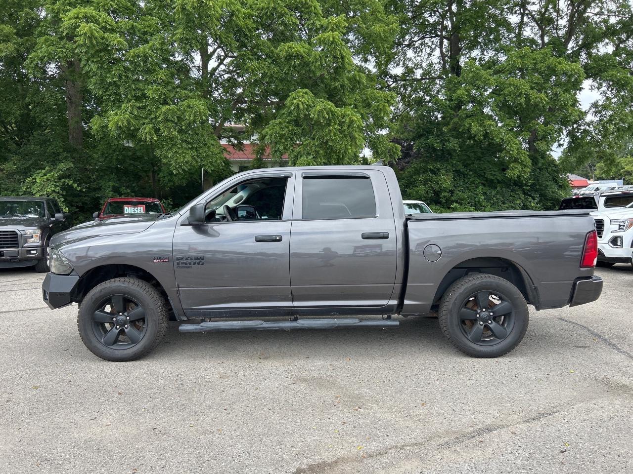 2019 RAM 1500 Classic EXPRESS, CREW CAB, 4X4, 6 PASSENGER! Photo
