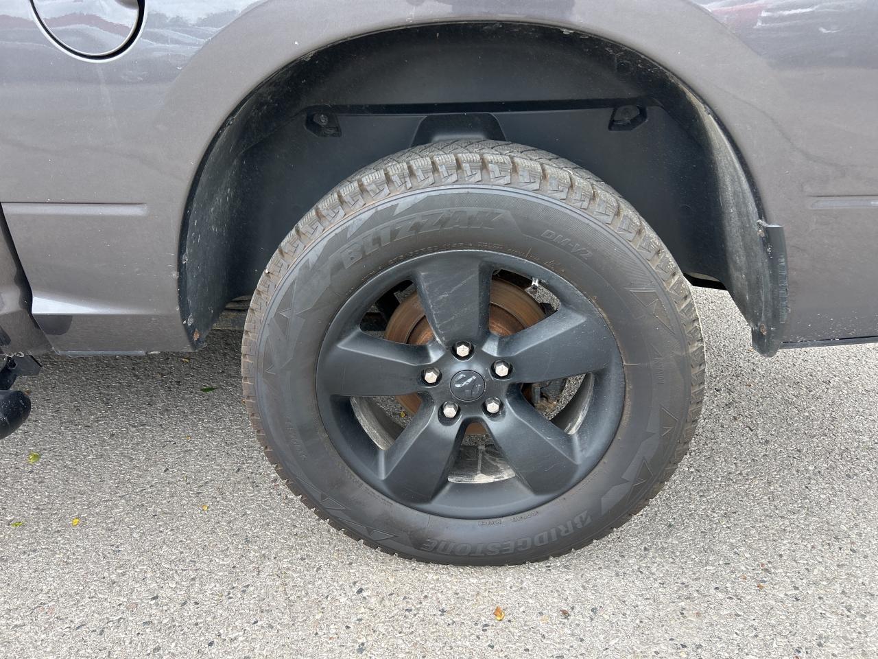 2019 RAM 1500 Classic EXPRESS, CREW CAB, 4X4, 6 PASSENGER! Photo