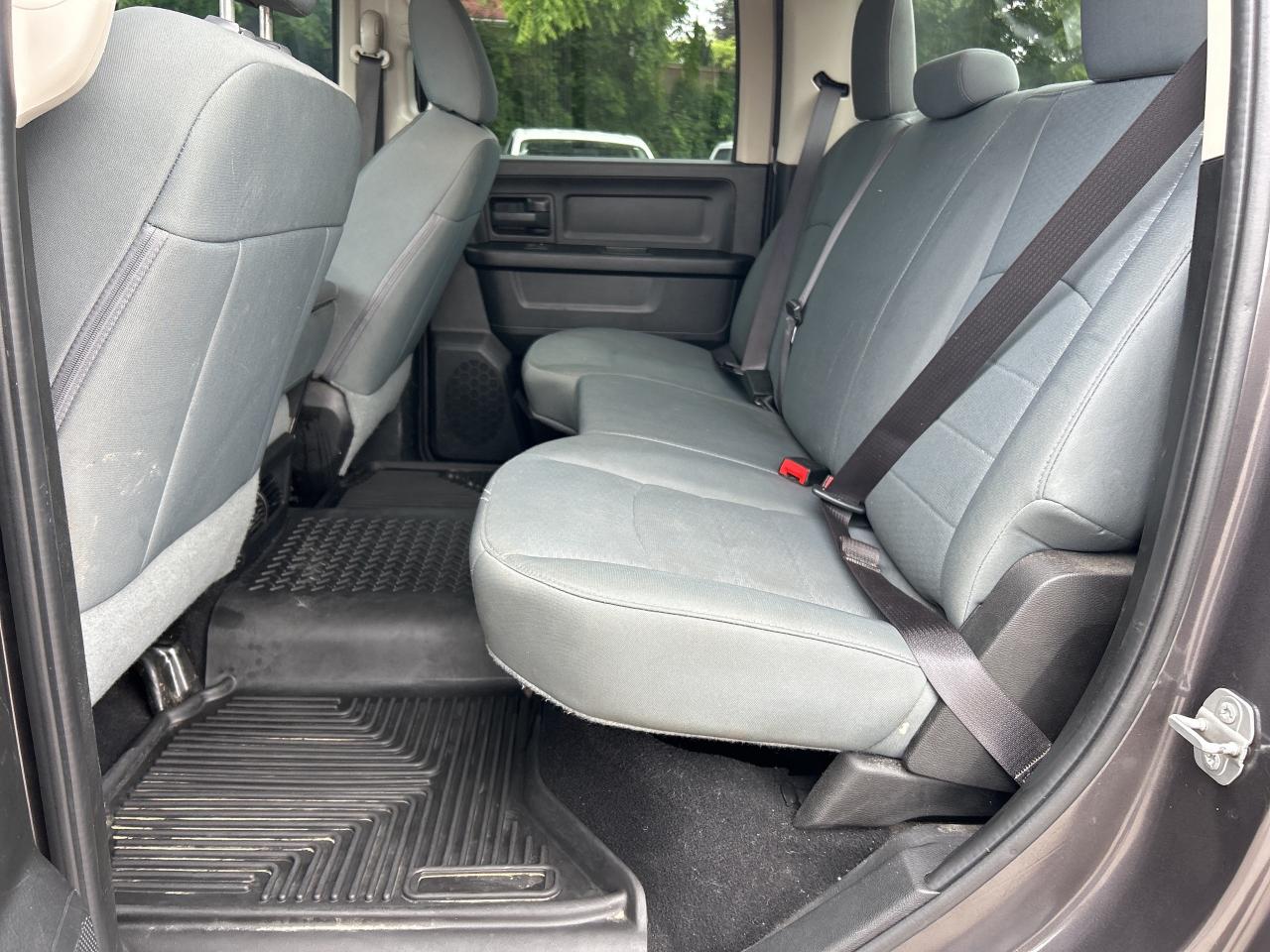 2019 RAM 1500 Classic EXPRESS, CREW CAB, 4X4, 6 PASSENGER! Photo