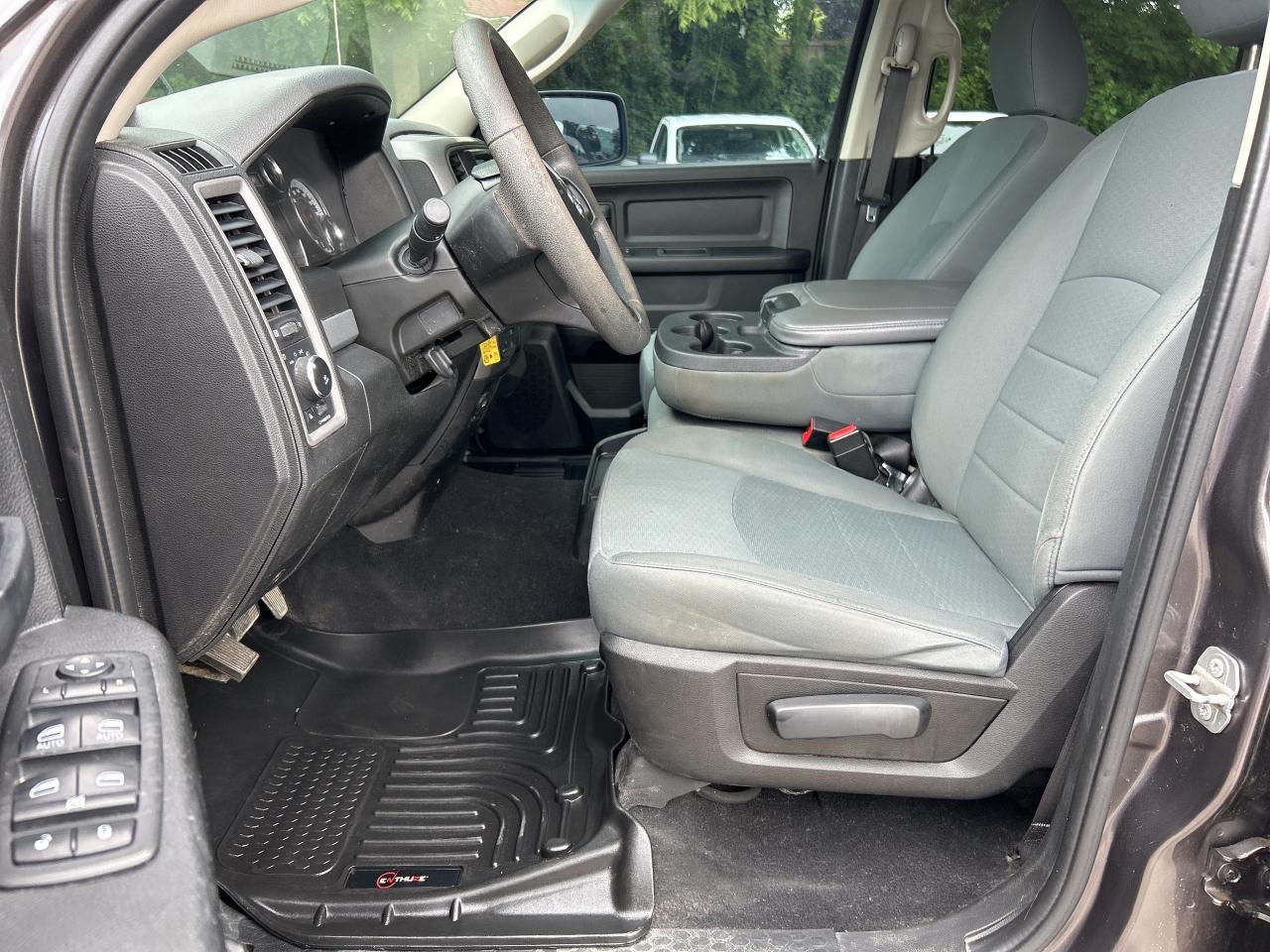 2019 RAM 1500 Classic EXPRESS, CREW CAB, 4X4, 6 PASSENGER! Photo