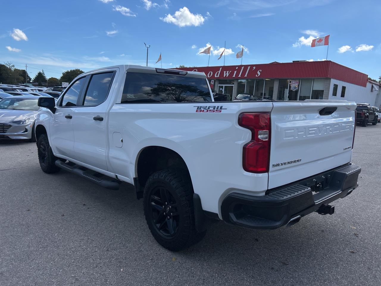 2019 Chevrolet Silverado 1500 Z71 TRAILBOSS, CLEAN CARFAX, REMOTE START! Photo