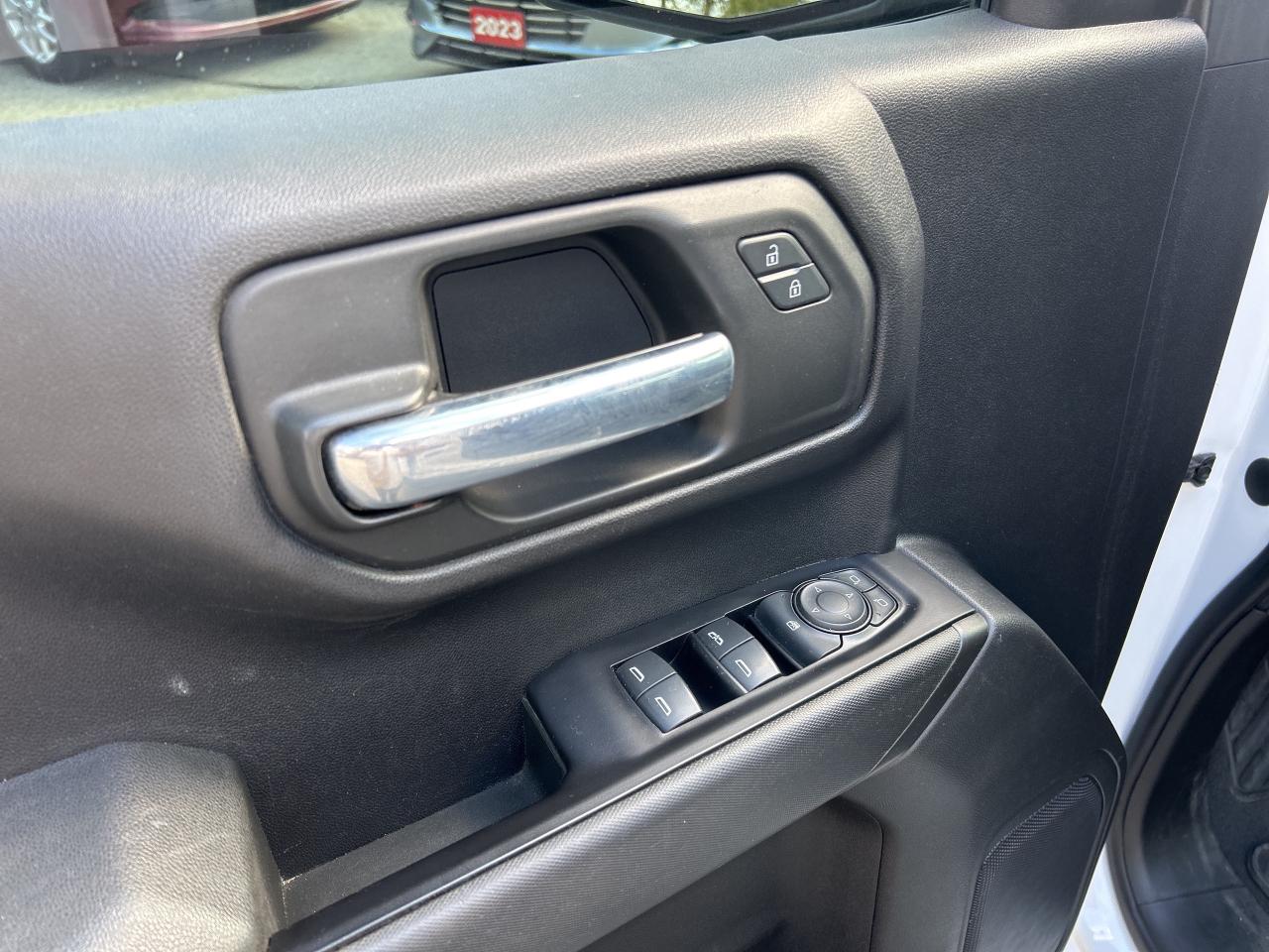 2019 Chevrolet Silverado 1500 Z71 TRAILBOSS, CLEAN CARFAX, REMOTE START! Photo