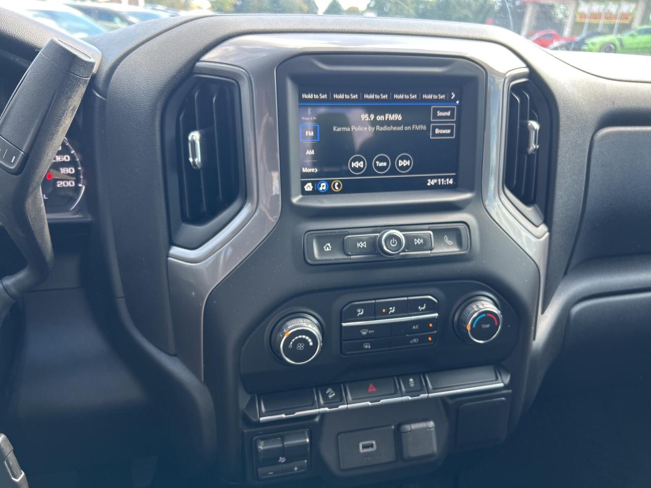 2019 Chevrolet Silverado 1500 Z71 TRAILBOSS, CLEAN CARFAX, REMOTE START! Photo