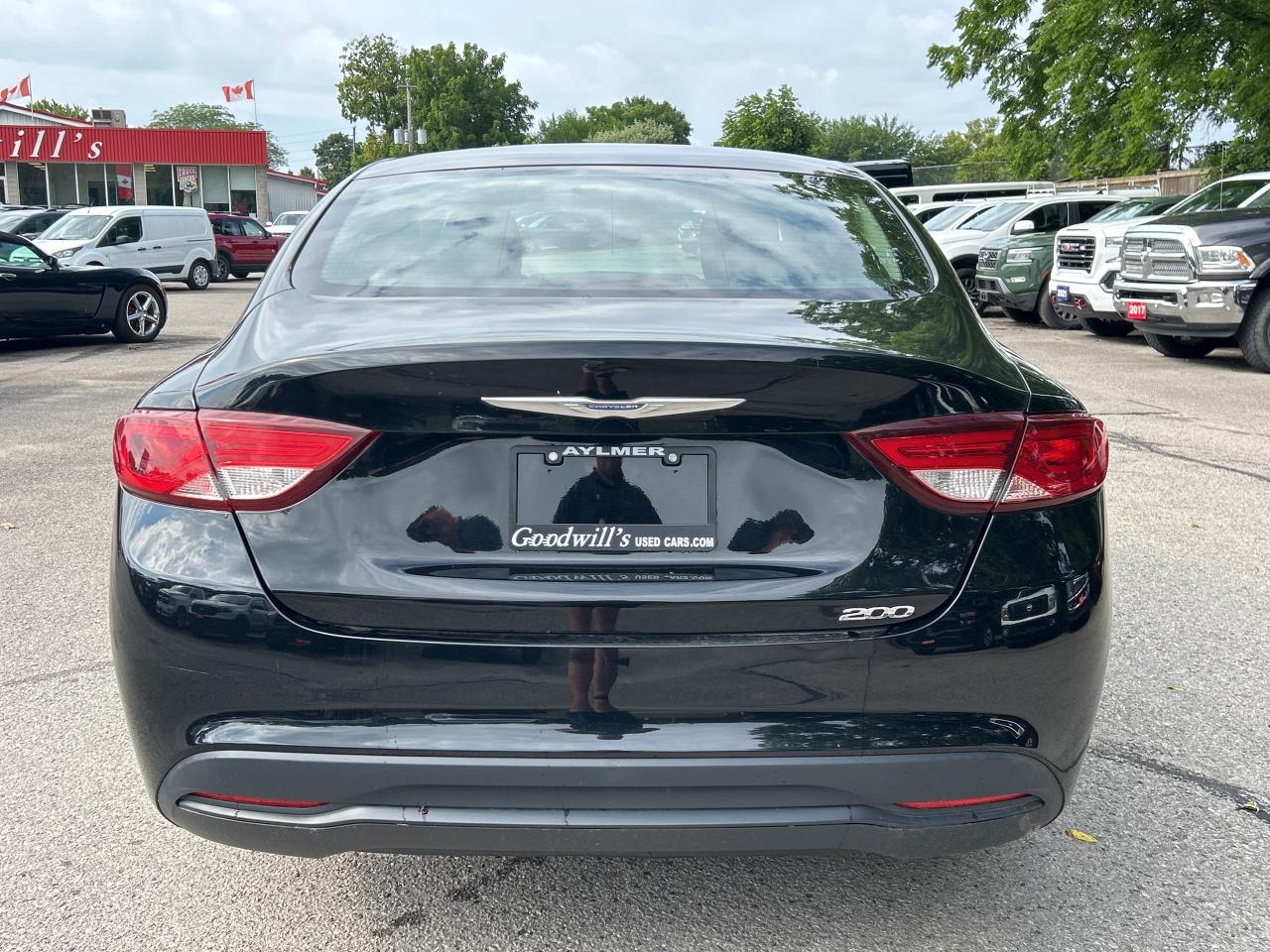 2016 Chrysler 200 LX, CLEAN CARFAX, EXCELLENT SERVICE HISTORY! Photo4