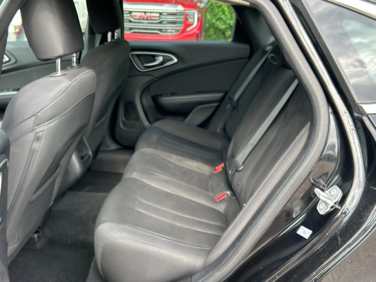 2016 Chrysler 200 LX, CLEAN CARFAX, EXCELLENT SERVICE HISTORY! Photo