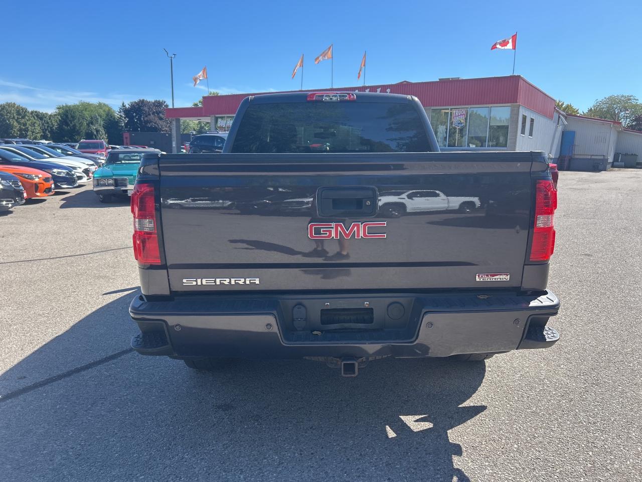 2015 GMC Sierra 1500 SLE, 4X4, HEATED SEATS, REMOTE START, BACK UP CAM! Photo