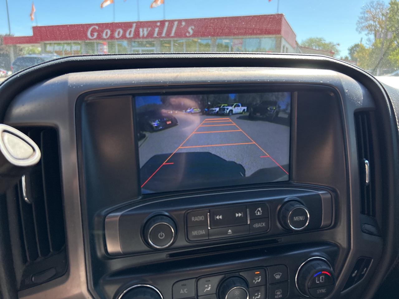 2015 GMC Sierra 1500 SLE, 4X4, HEATED SEATS, REMOTE START, BACK UP CAM! Photo