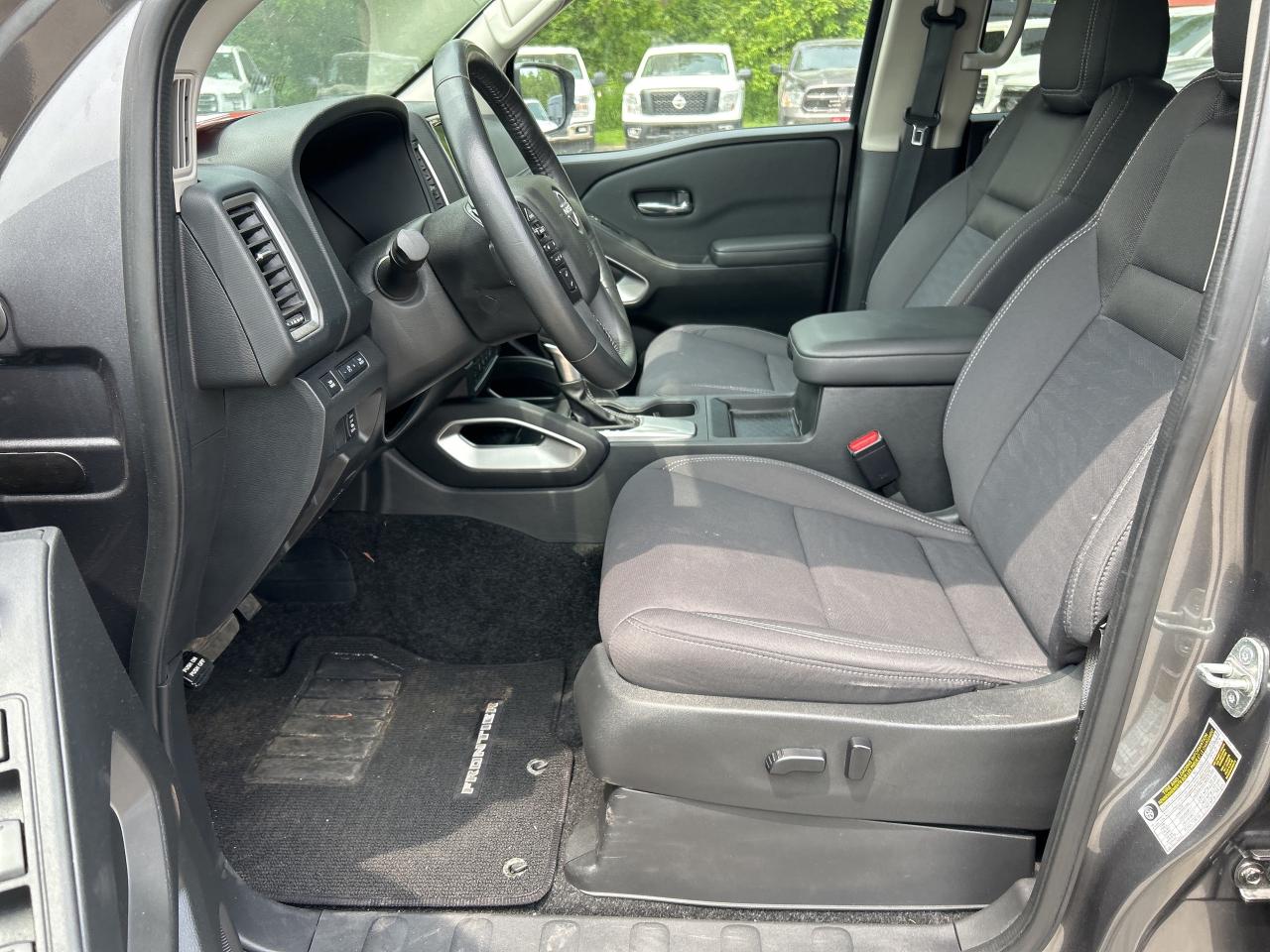 2022 Nissan Frontier SV, REMOTE START, BACK UP CAMERA, CLEAN CARFAX! Photo