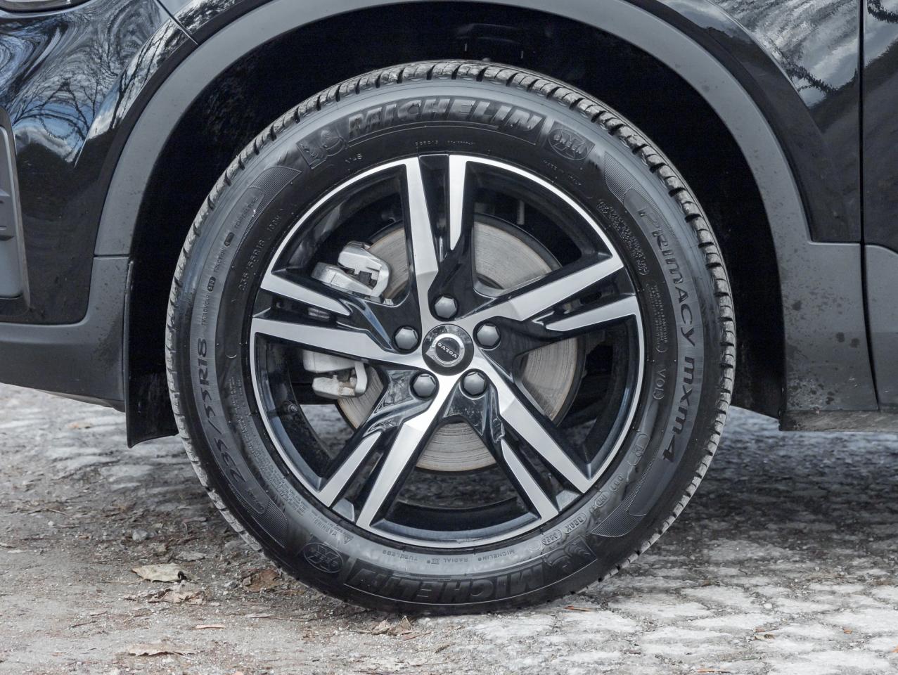 2025 Volvo XC40 B5 AWD Core Bright Theme POWER PANO ROOF-VOLVO CPO Photo3