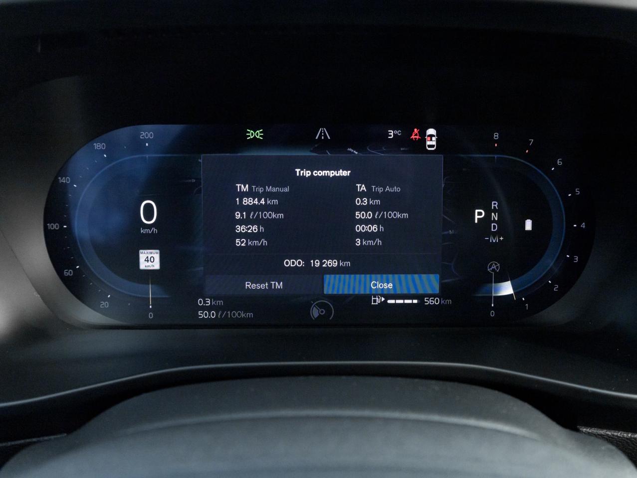 2025 Volvo XC40 B5 AWD Core Bright Theme POWER PANO ROOF-VOLVO CPO Photo