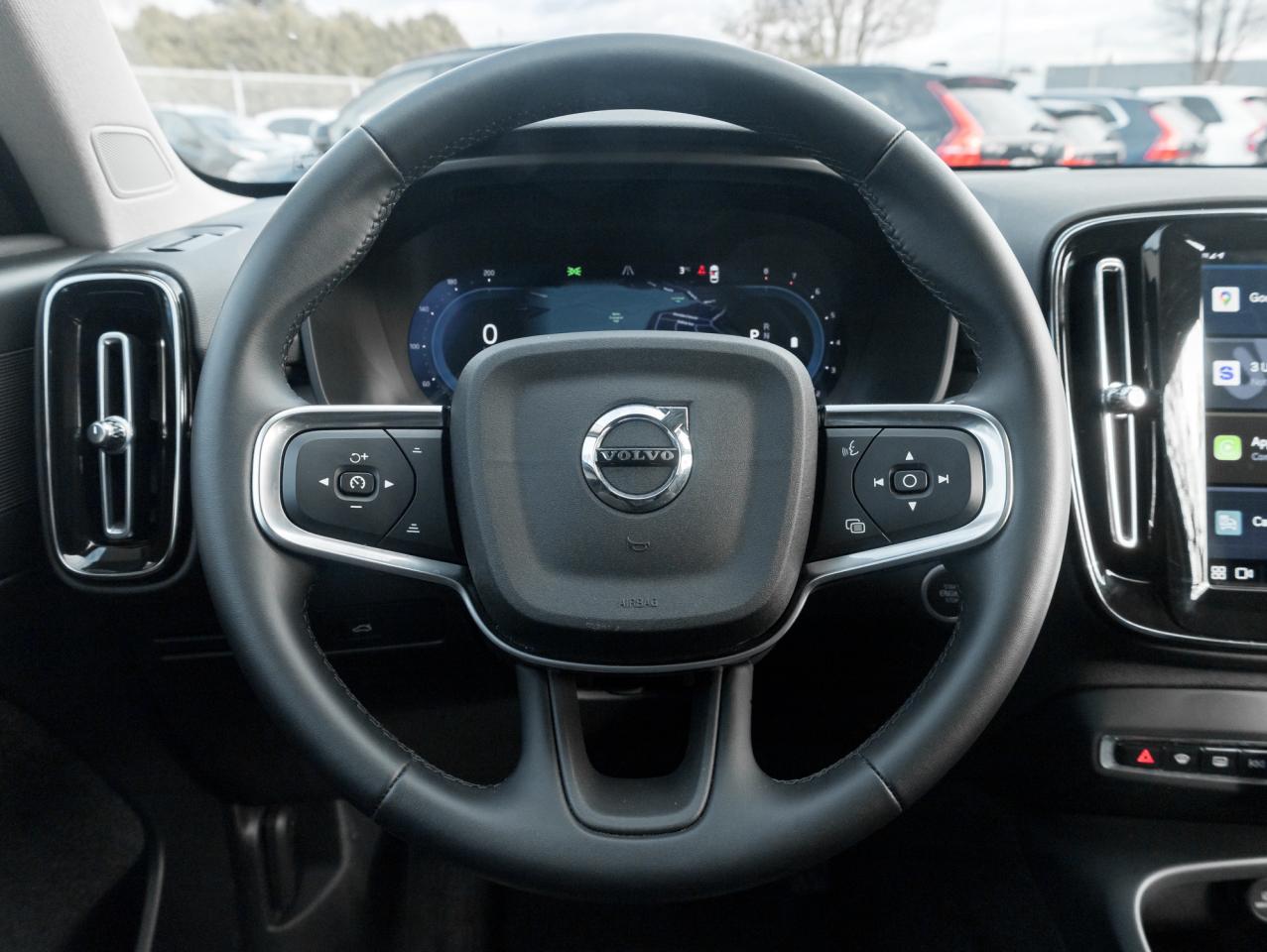 2025 Volvo XC40 B5 AWD Core Bright Theme POWER PANO ROOF-VOLVO CPO Photo