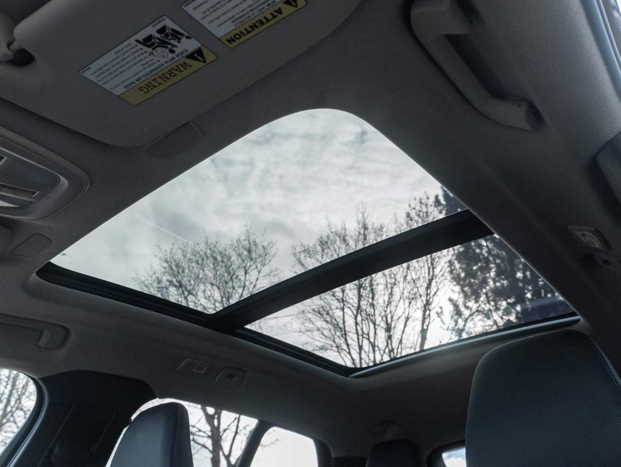 2025 Volvo XC40 B5 AWD Core Bright Theme POWER PANO ROOF-VOLVO CPO Photo