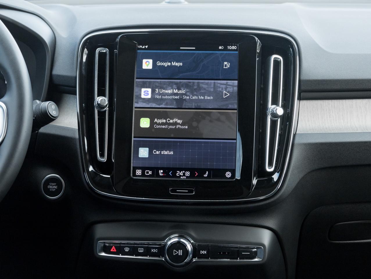 2025 Volvo XC40 B5 AWD Core Bright Theme POWER PANO ROOF-VOLVO CPO Photo