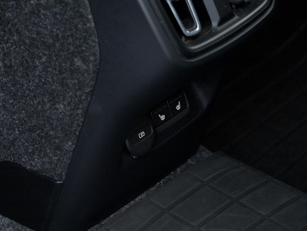 2025 Volvo XC40 B5 AWD Core Bright Theme POWER PANO ROOF-VOLVO CPO Photo