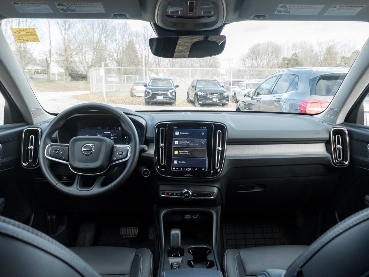 2025 Volvo XC40 B5 AWD Core Bright Theme POWER PANO ROOF-VOLVO CPO Photo