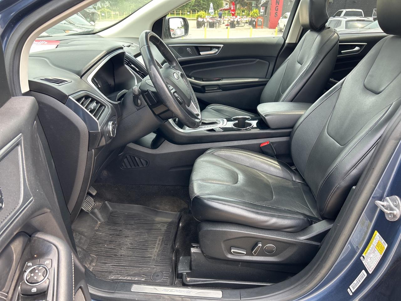 2018 Ford Edge TITANIUM, HEATED & COOLED LEATHER, SUNROOF! Photo