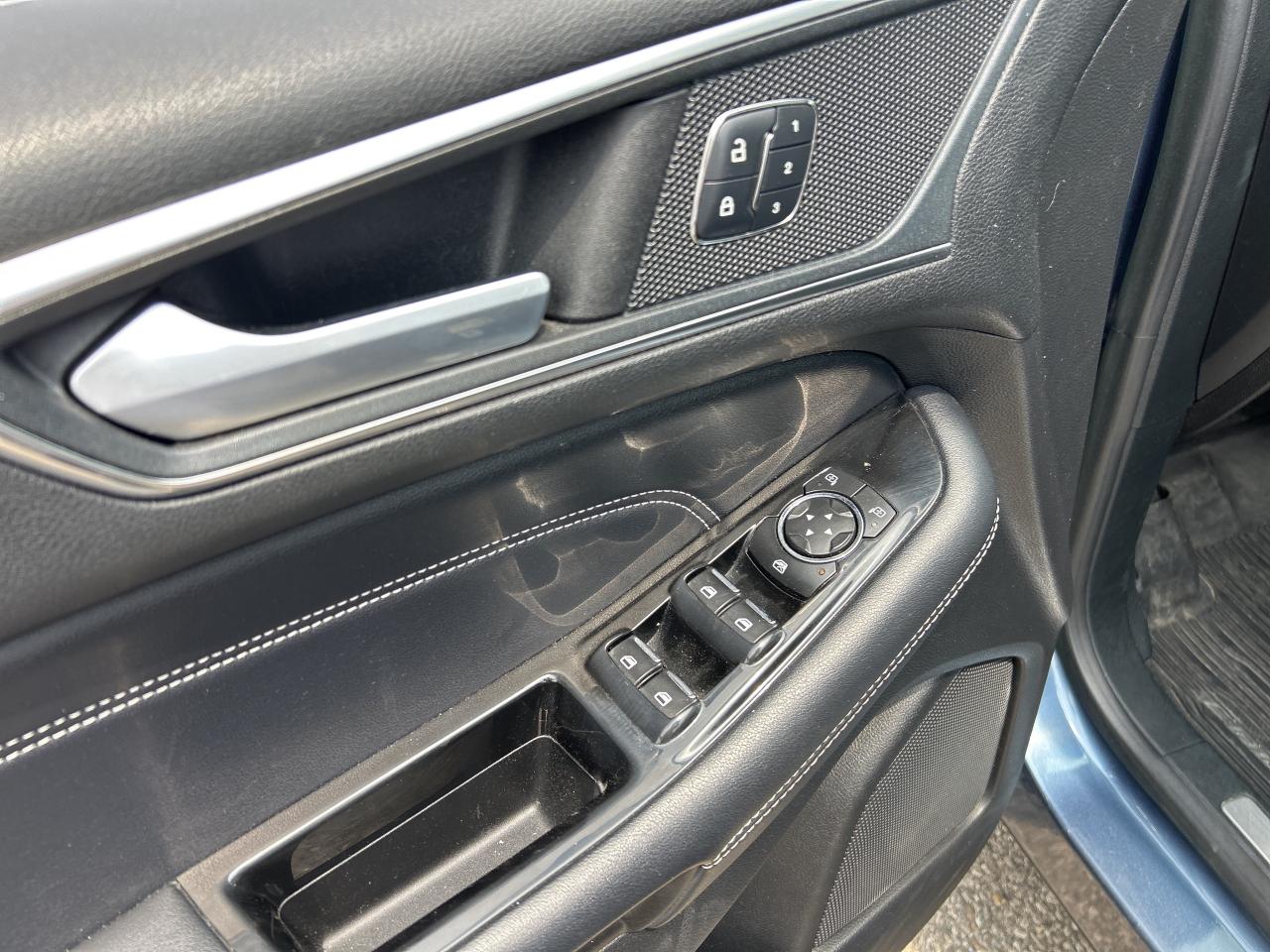 2018 Ford Edge TITANIUM, HEATED & COOLED LEATHER, SUNROOF! Photo