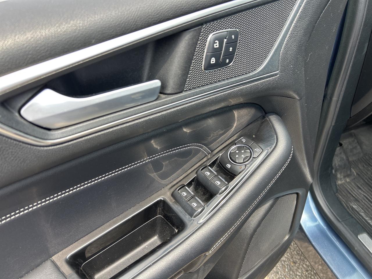 2018 Ford Edge TITANIUM, HEATED & COOLED LEATHER, SUNROOF! Photo