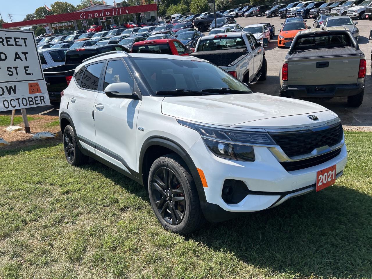 2021 Kia Seltos EX, HEATED LEATHER, SUNROOF, HEATED STEERING WHEEL Photo