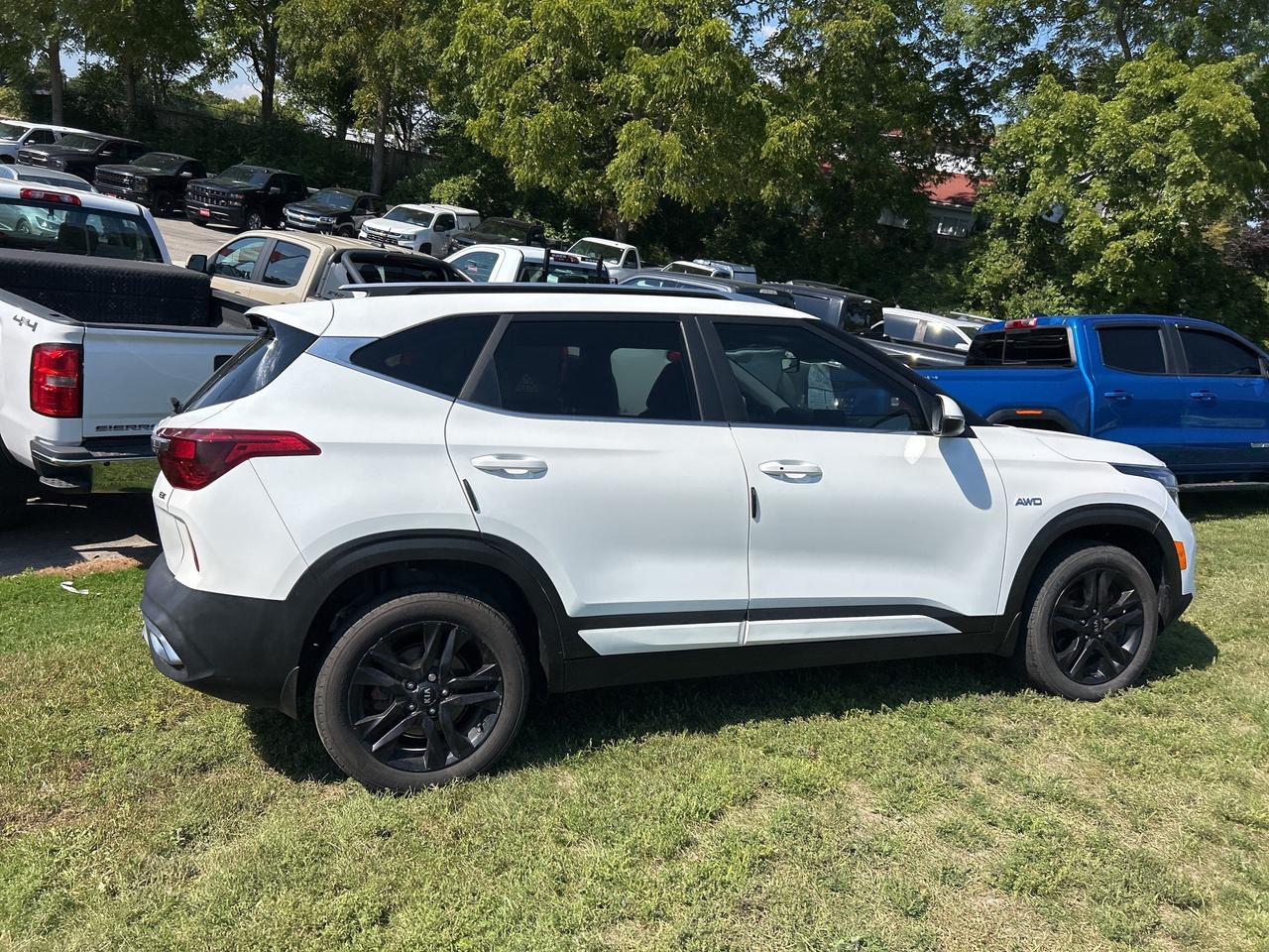 2021 Kia Seltos EX, HEATED LEATHER, SUNROOF, HEATED STEERING WHEEL Photo